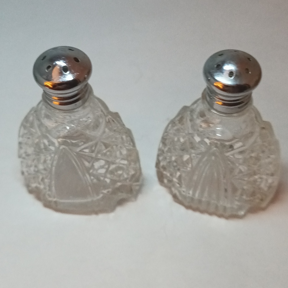 Vintage Cut Glass Salt And Pepper Shakers Triangle Art Deco Pattern